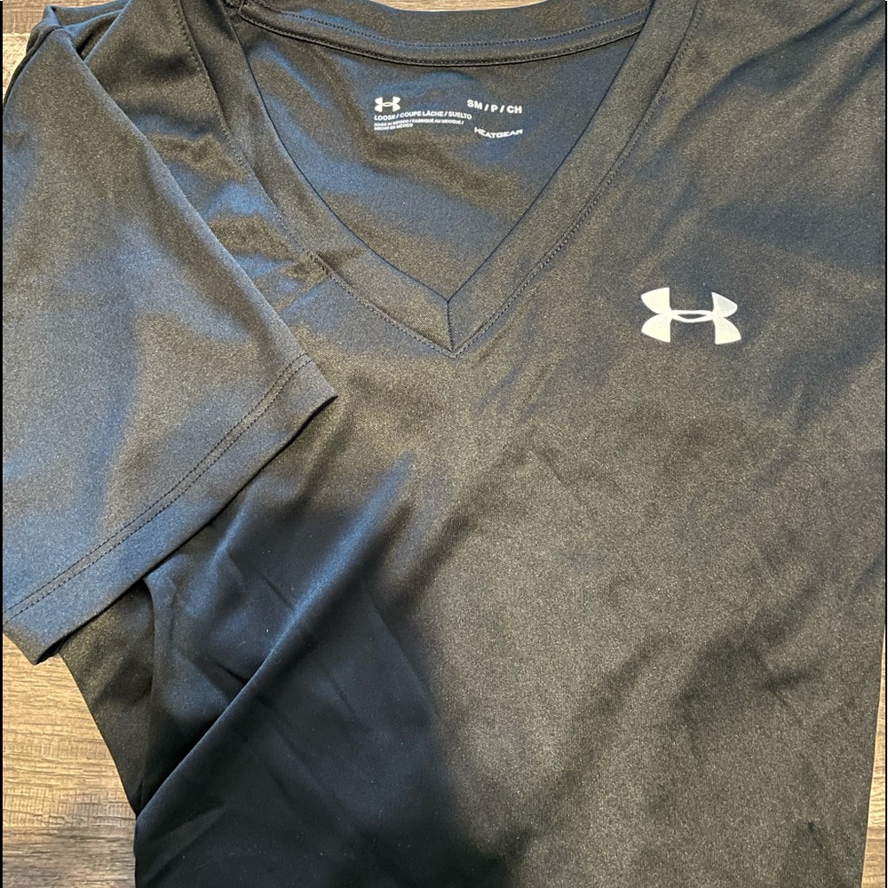 Under Armour Heatgear V Neck Shirt and Under Armour Shorty Shorts